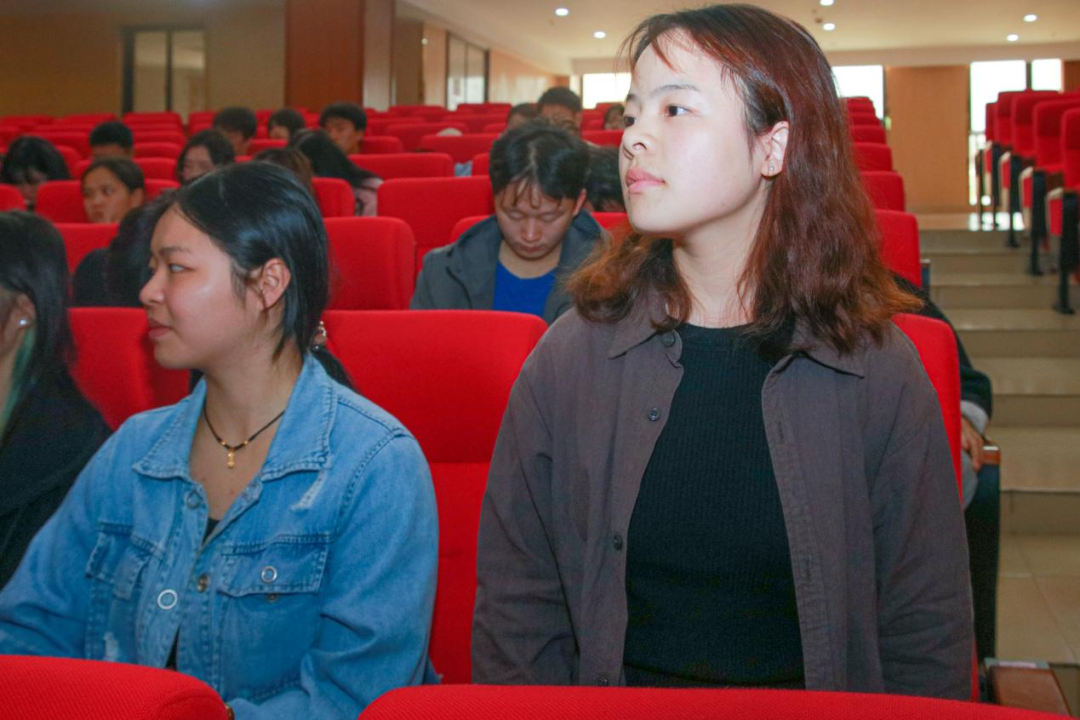 学生提问.png